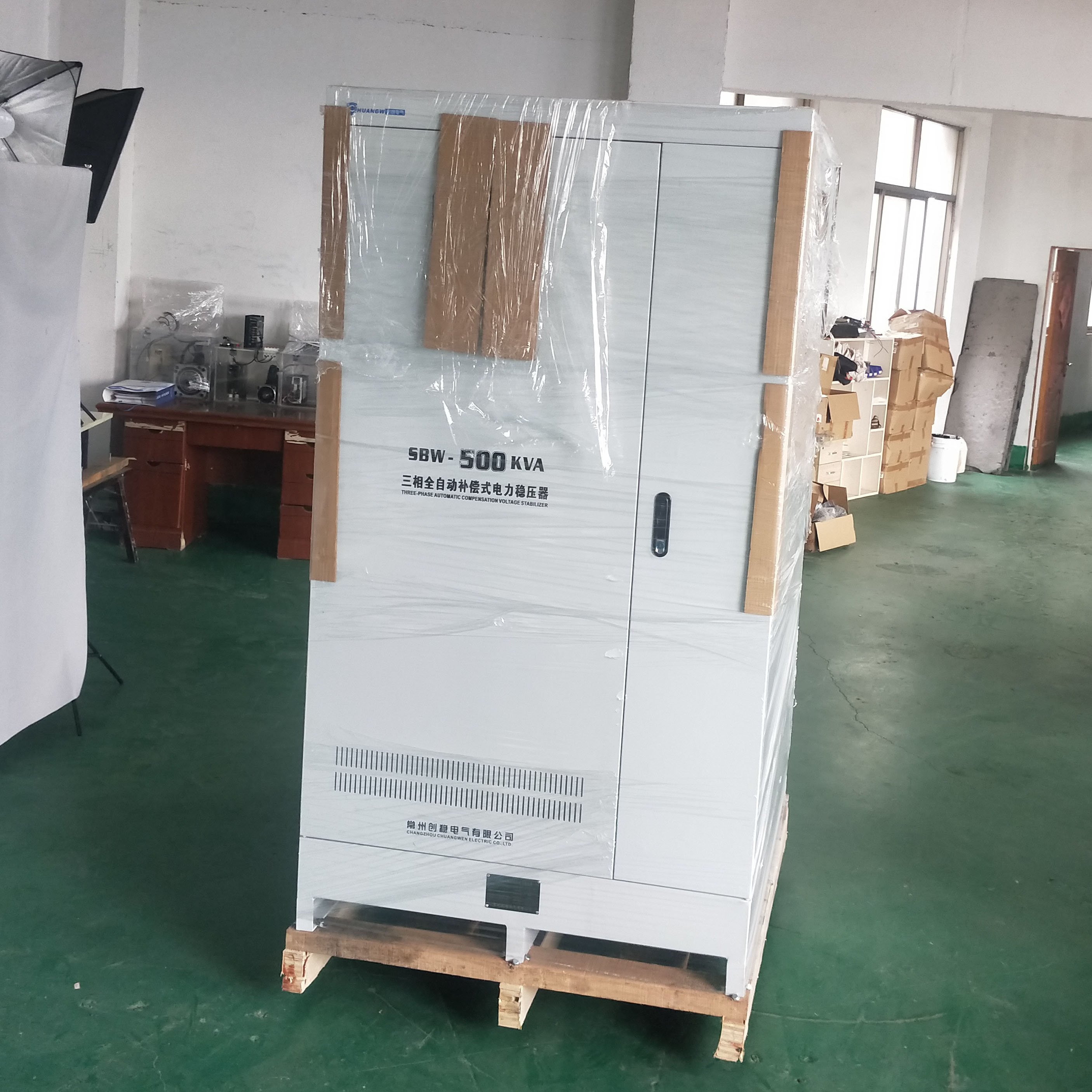 三相高精度全自動穩(wěn)壓器價格